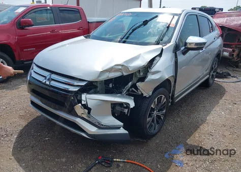 2018 Mitsubishi Eclipse Cross Se/Sel z USA, uszkodzony, nr VIN JA4AT5AA7JZ070666